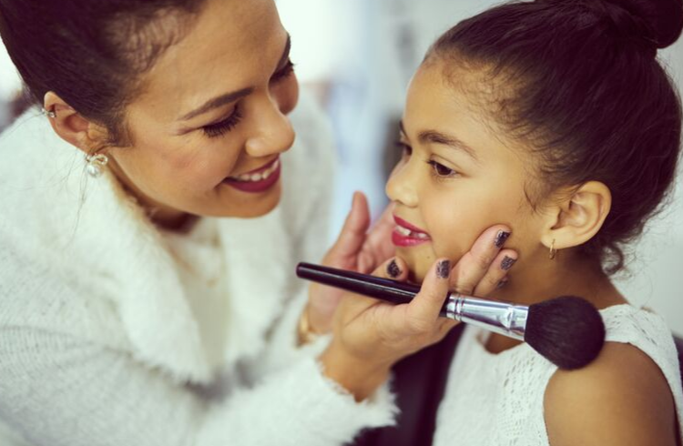 mother does daughters makeup