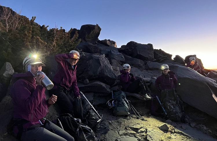 Climb Against the Odds 2022_Mt Shasta_Sarah Reines Heidi Hinrichs Dessa Monat Holly Morris BCPP