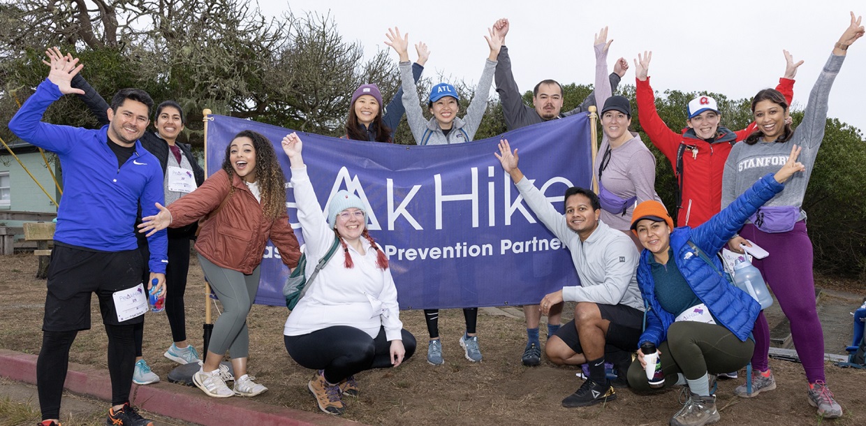 Peak Hike_Vivian Fan with team