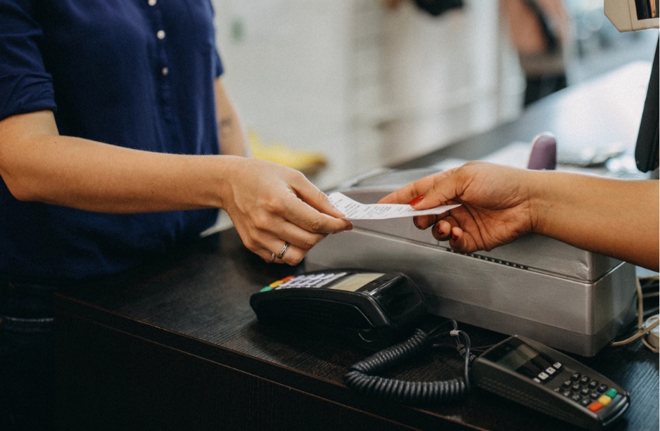 BCPP ab 1604 Cashier handing receipt